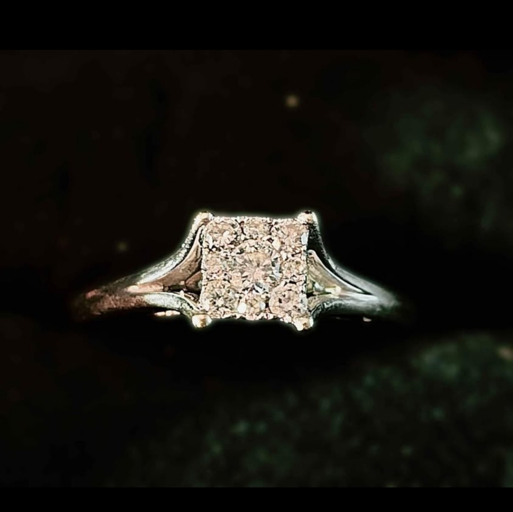 10k White Gold Diamond Engagement Ring